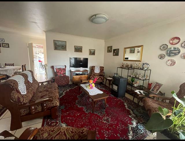 3 BEDROOM HOUSE FOR SALE IN PARKHILL GARDENS